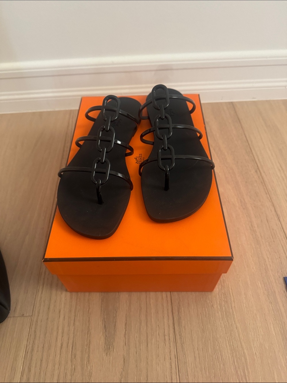 Hermes mykonos  Black Link-Strap Flat Sandals